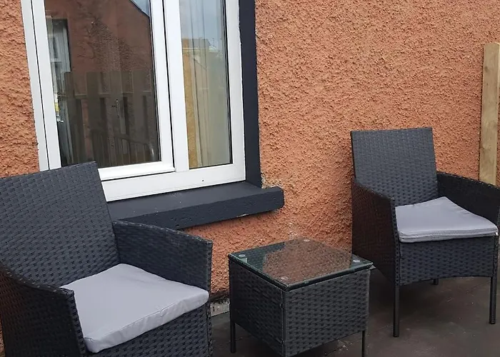 Ardara Town Centre 2 Bed Apartment *
